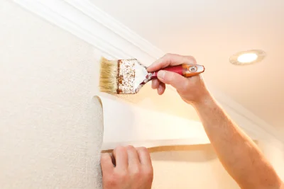 Pose de papier peint à Quelaines-Saint-Gault — revêtements muraux et toiles de verre